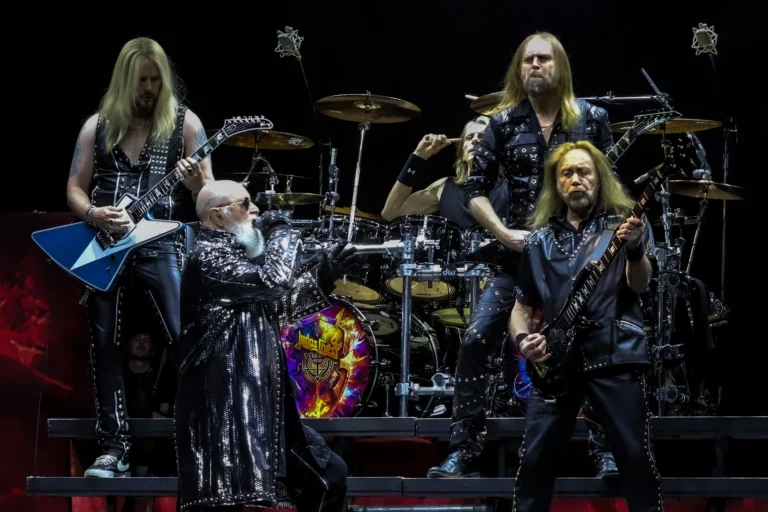 Rob Halford, vocalista da banda britânica Judas Priest, em apresentação na Vibra São Paulo - Foto 1
