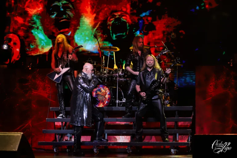 Rob Halford, vocalista da banda britânica Judas Priest, em apresentação na Vibra São Paulo - Foto 2
