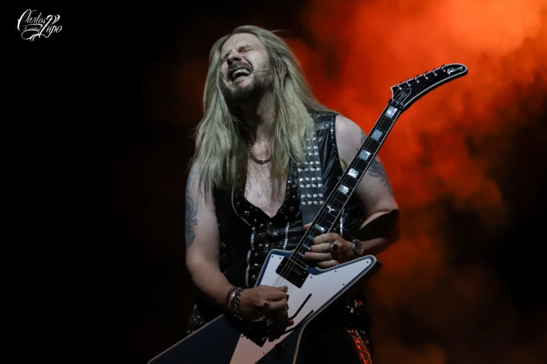 Rob Halford, vocalista da banda britânica Judas Priest, em apresentação na Vibra São Paulo - Foto 4