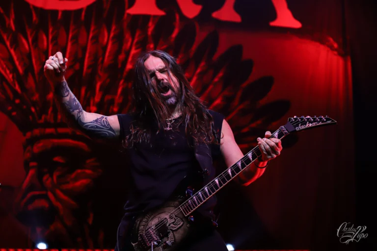 Derrick Green (vocal) e Andreas Kisser (guitarra), da banda Sepultura, em apresentação no Espaço Unimed, em São Paulo - Foto 4