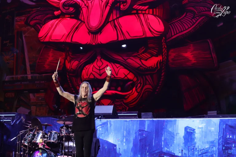 Steve Harris (baixo) e Janick Gers (guitarra), da banda britânica Iron Maiden, em apresentação no Allianz Parque, em São Paulo - Foto 4