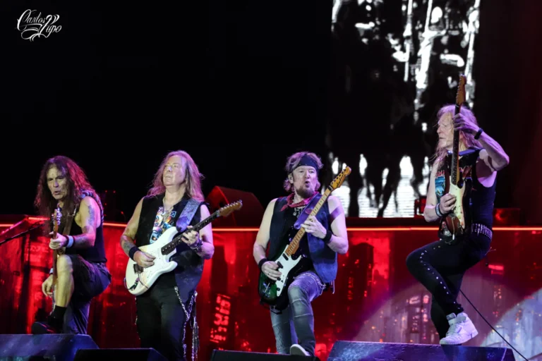 Steve Harris (baixo) e Janick Gers (guitarra), da banda britânica Iron Maiden, em apresentação no Allianz Parque, em São Paulo - Foto 6
