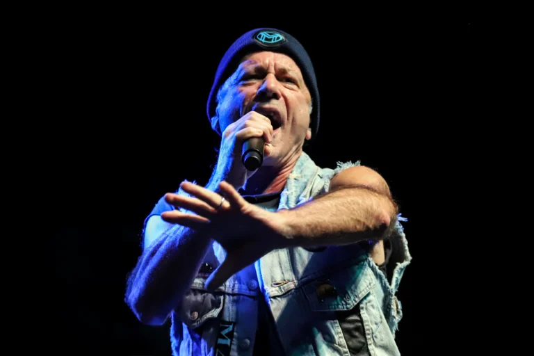 O cantor Bruce Dickinson em apresentação na Vibra São Paulo, em 4 de Maio de 2024