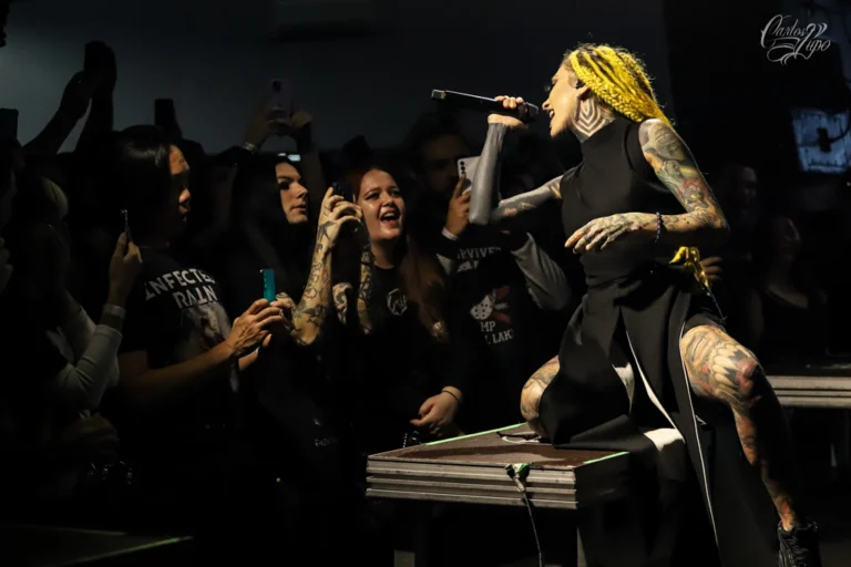 Lena Scissorhands, vocalista da banda moldava Infected Rain, durante a Horror Expo Party 2024 - Foto 4