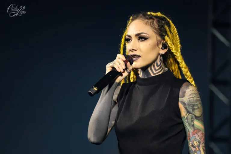Lena Scissorhands, vocalista da banda moldava Infected Rain, durante a Horror Expo Party 2024 - Foto 6