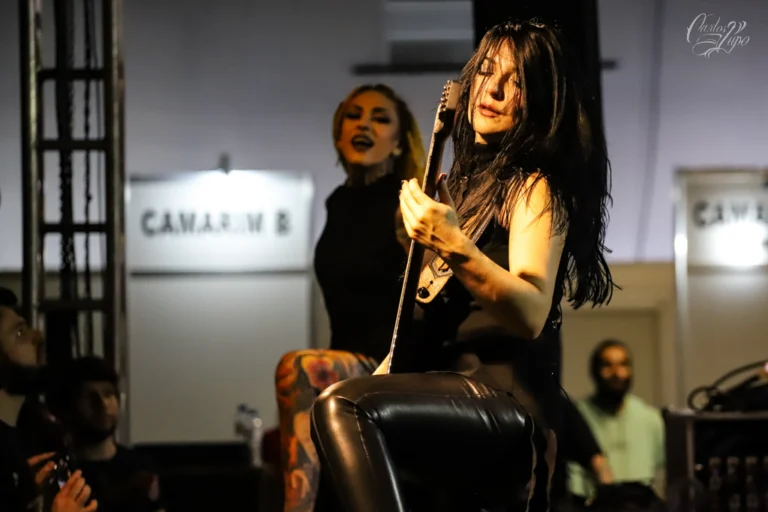 Lena Scissorhands, vocalista da banda moldava Infected Rain, durante a Horror Expo Party 2024 - Foto 7