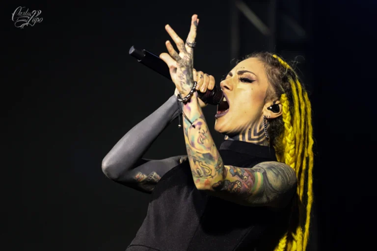 Lena Scissorhands, vocalista da banda moldava Infected Rain, durante a Horror Expo Party 2024 - Foto 8